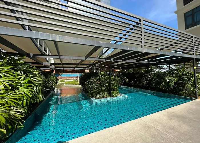 Apartment With 2 Bedrooms, Trefoil @ Setia City