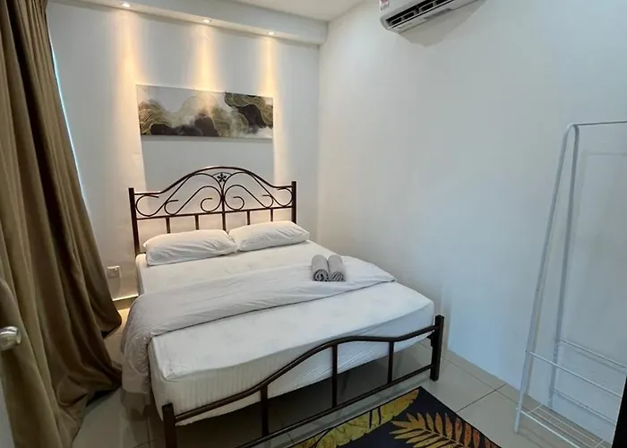 Apartment With 2 Bedrooms, Trefoil @ Setia City