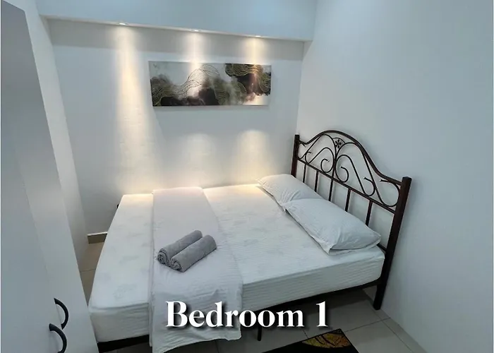Apartment With 2 Bedrooms, Trefoil @ Setia City