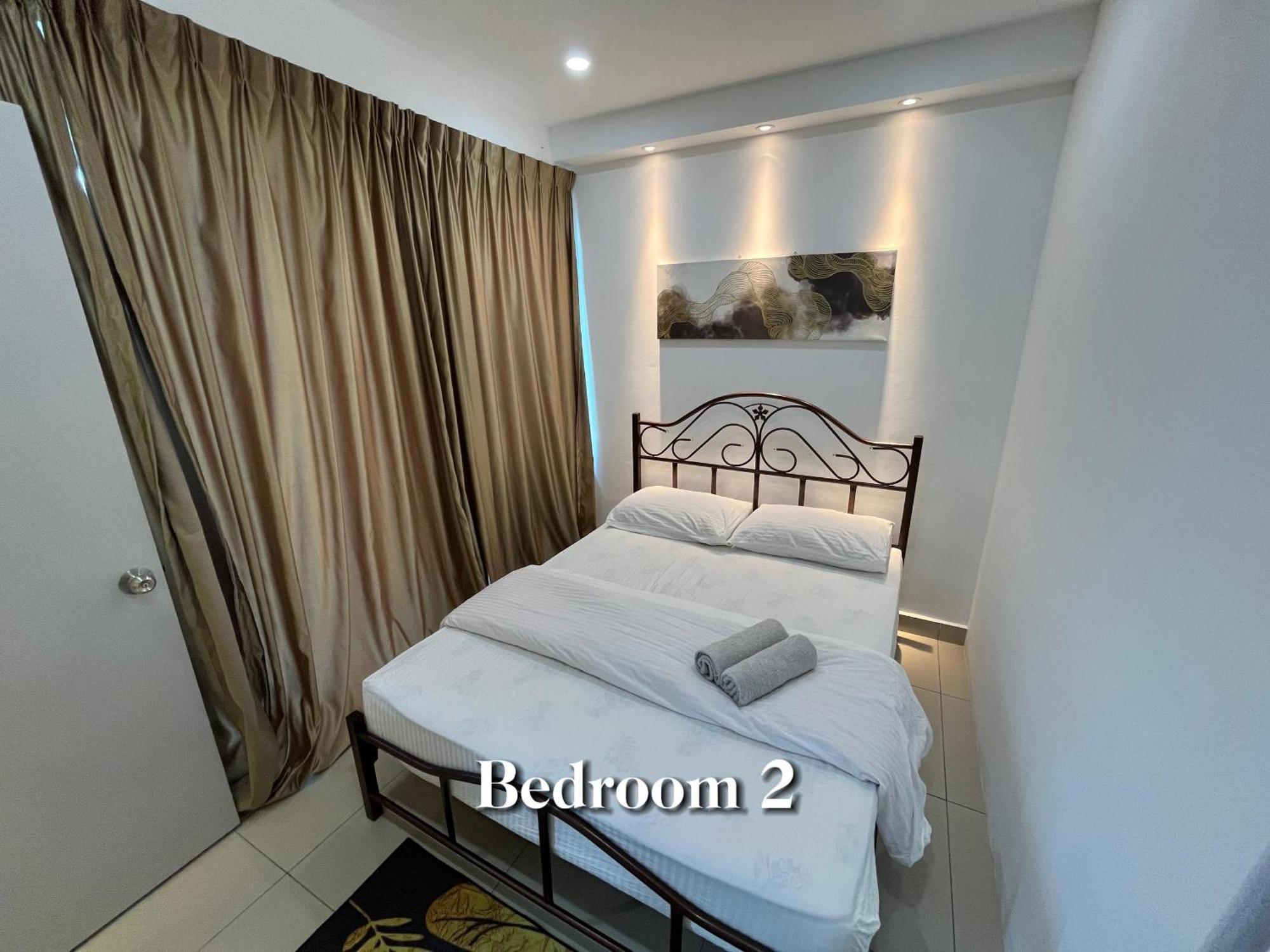 Apartment With 2 Bedrooms, Trefoil @ Setia *